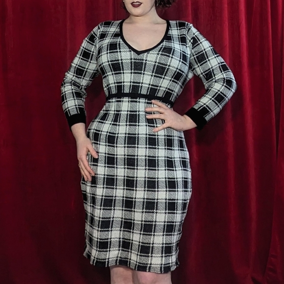 torrid Dresses & Skirts - Torrid black and white plaid sweater dress - size 2